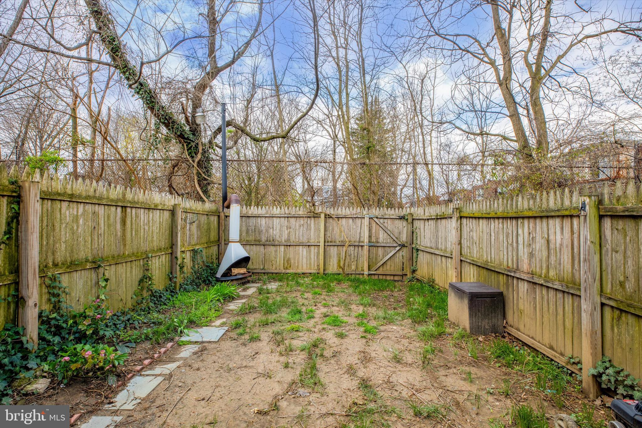 317 W LOGAN STREET