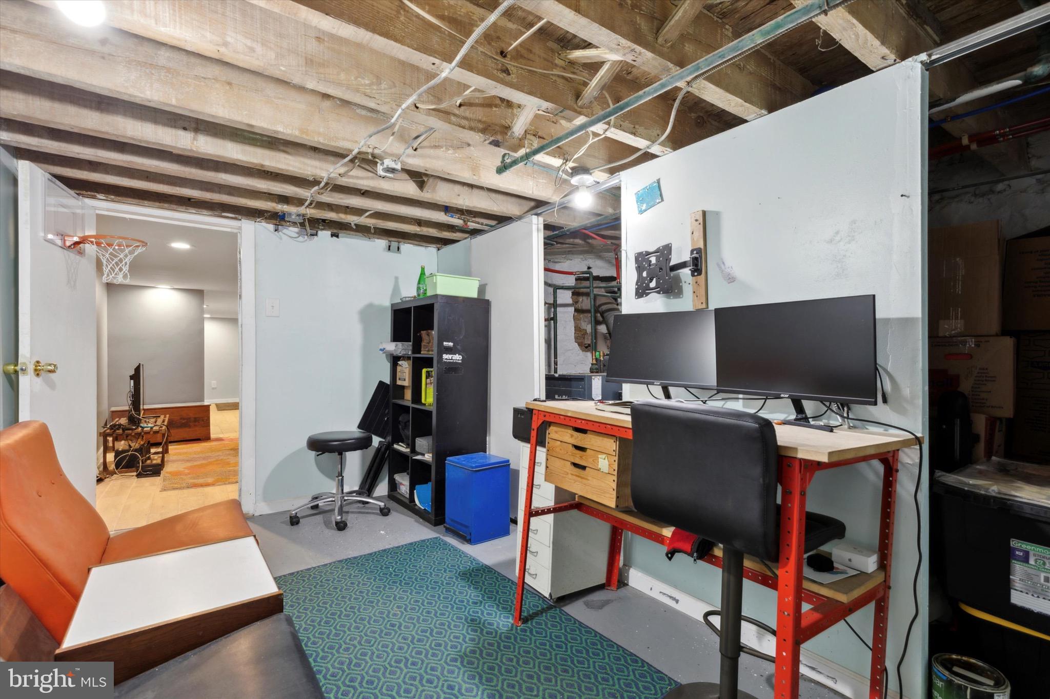 317 W LOGAN STREET