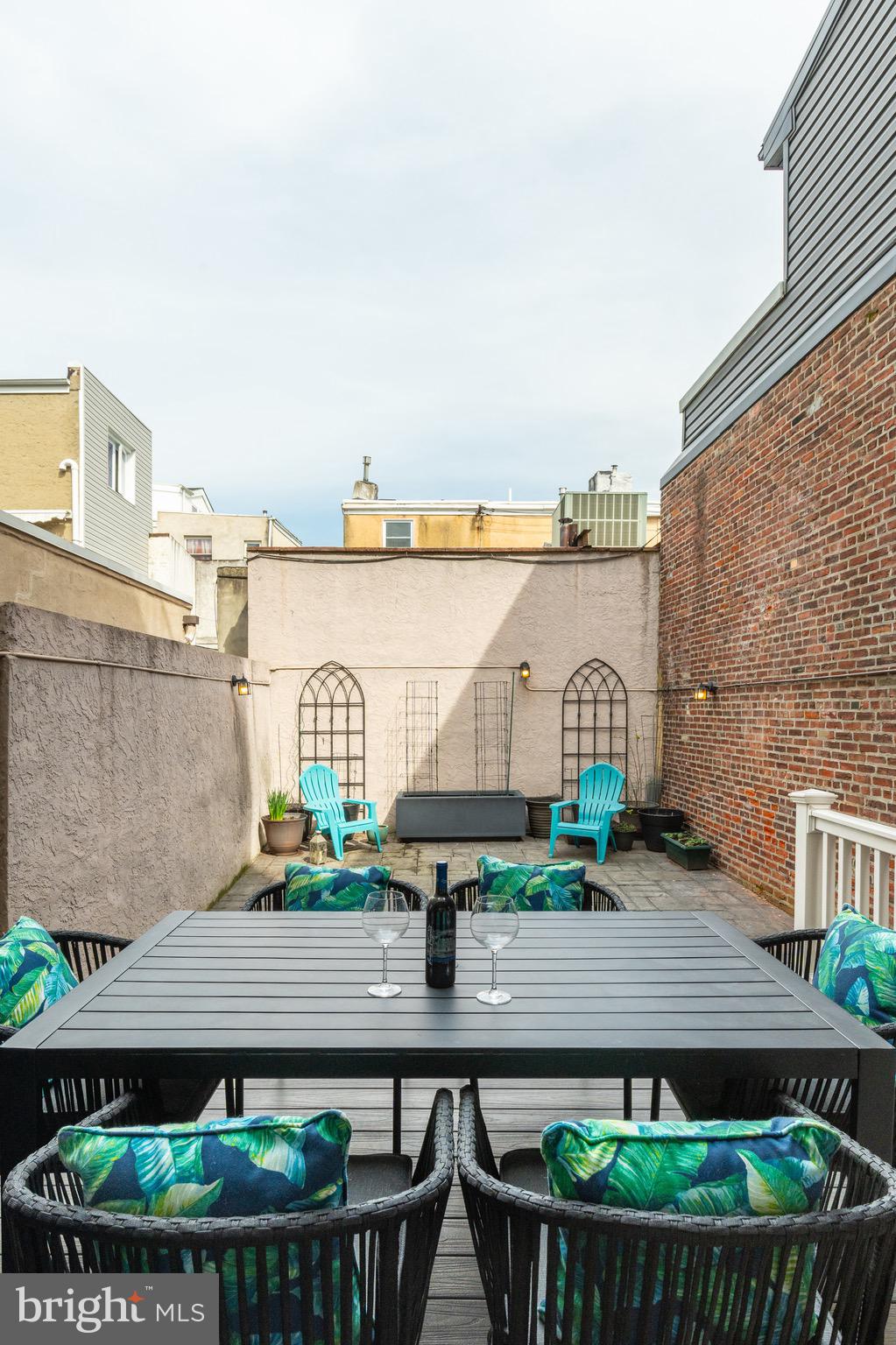 833 CATHARINE STREET