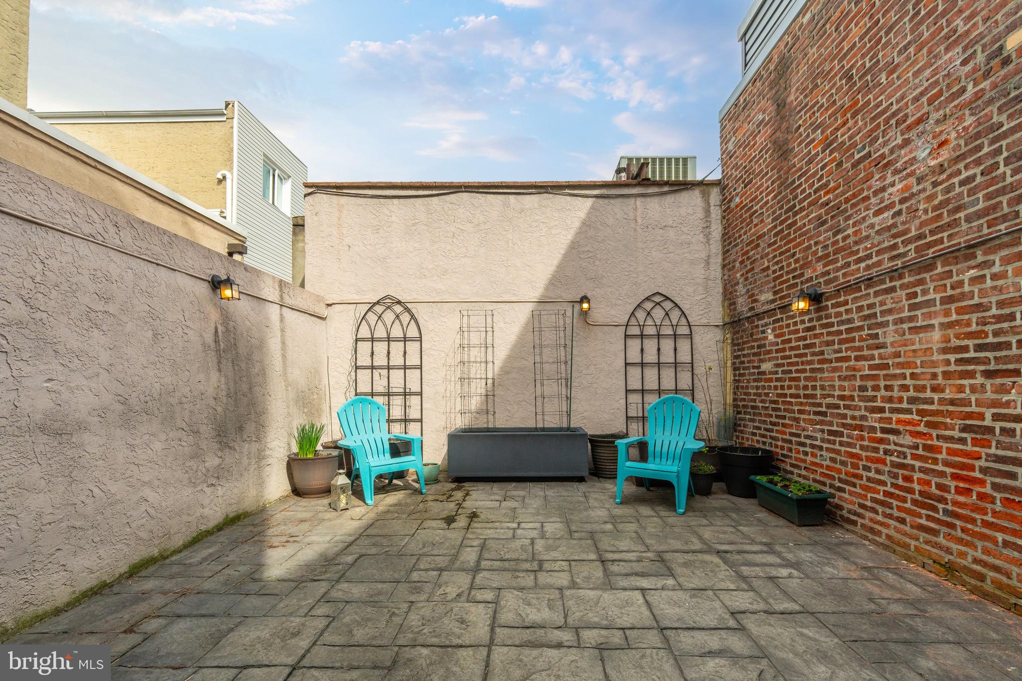 833 CATHARINE STREET