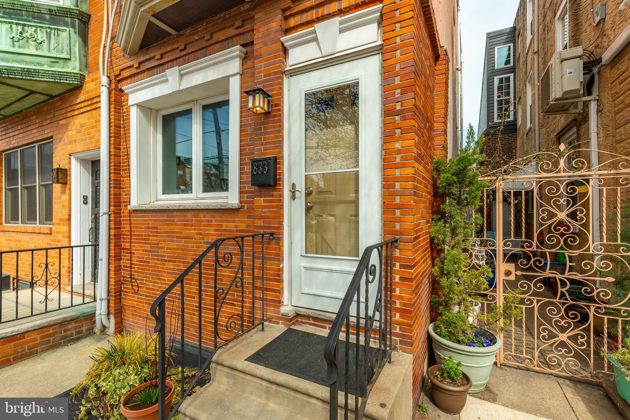 833 CATHARINE STREET