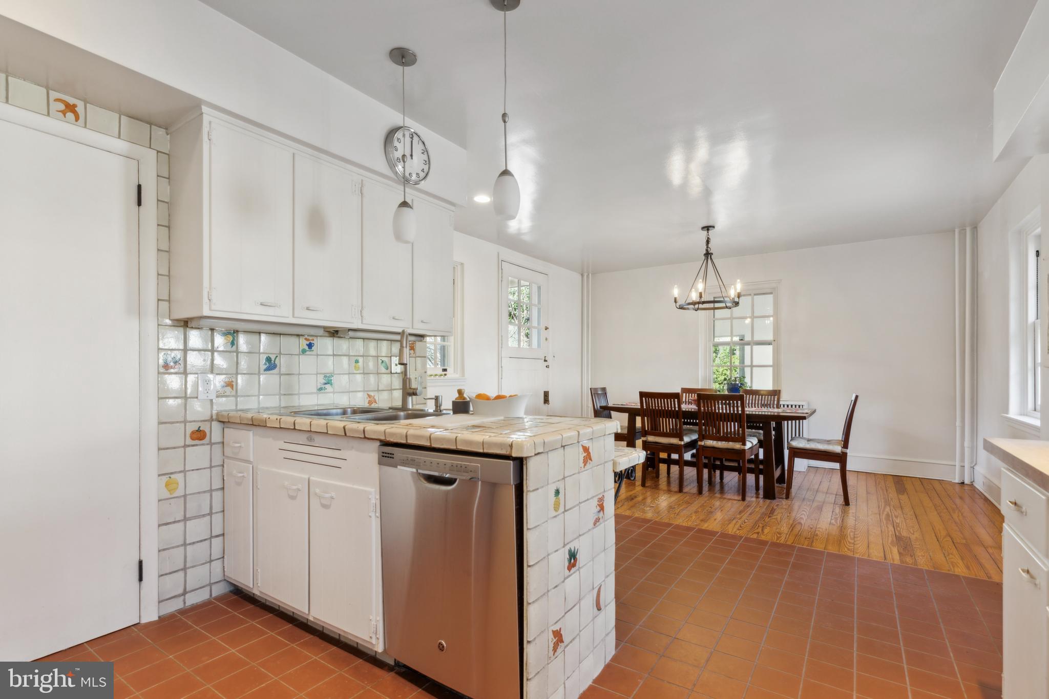 15 W HAMPTON ROAD