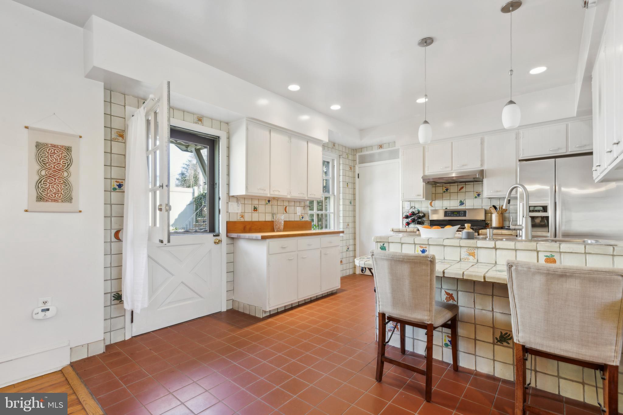 15 W HAMPTON ROAD