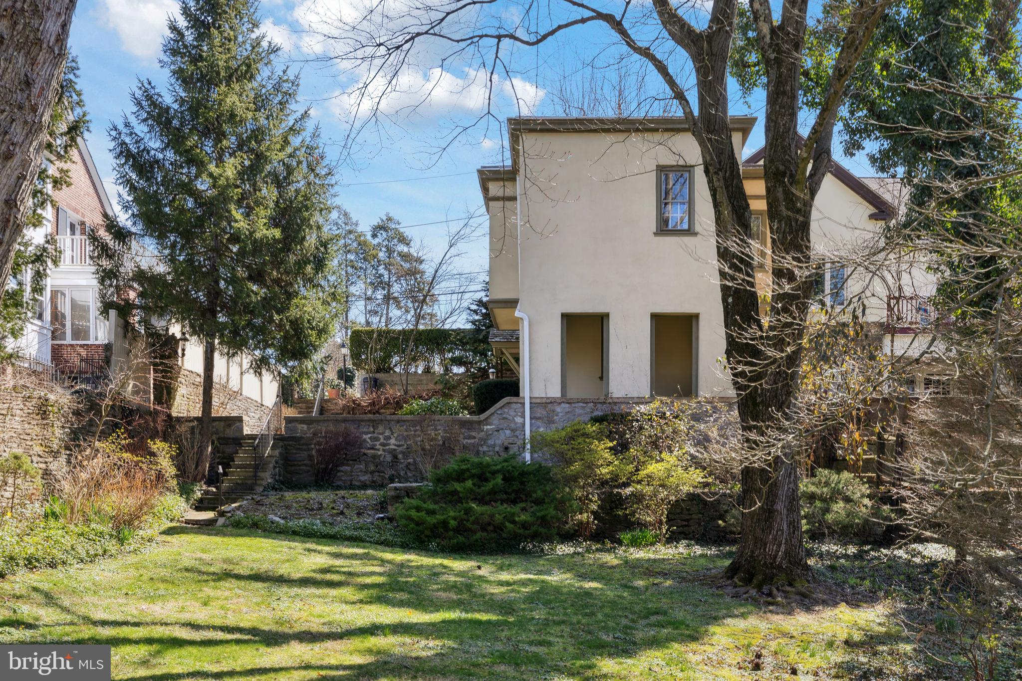 15 W HAMPTON ROAD