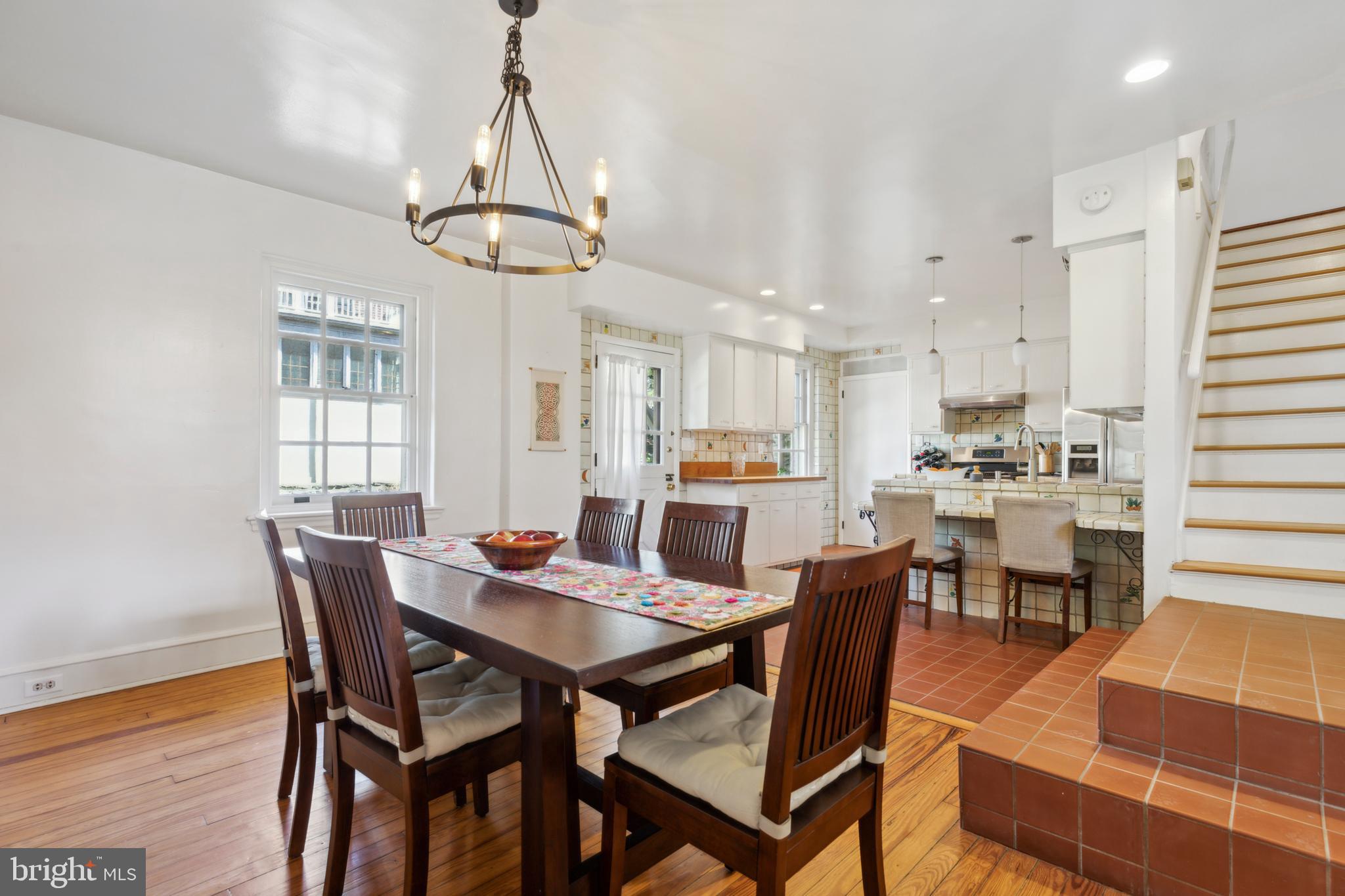 15 W HAMPTON ROAD