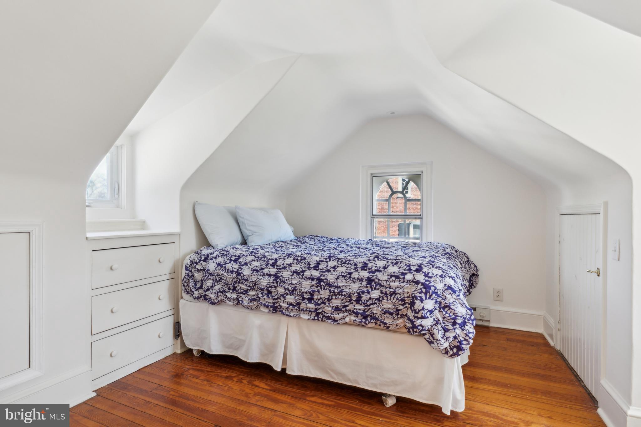 15 W HAMPTON ROAD