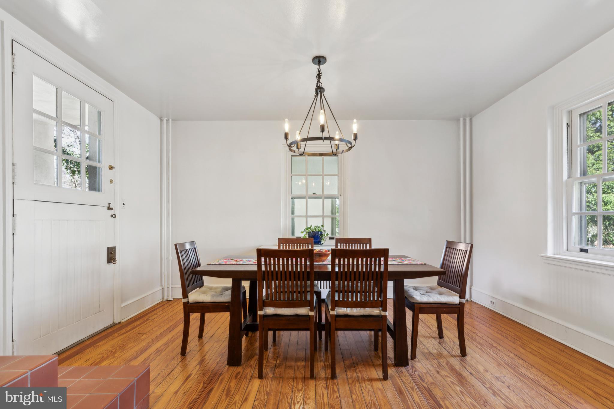 15 W HAMPTON ROAD