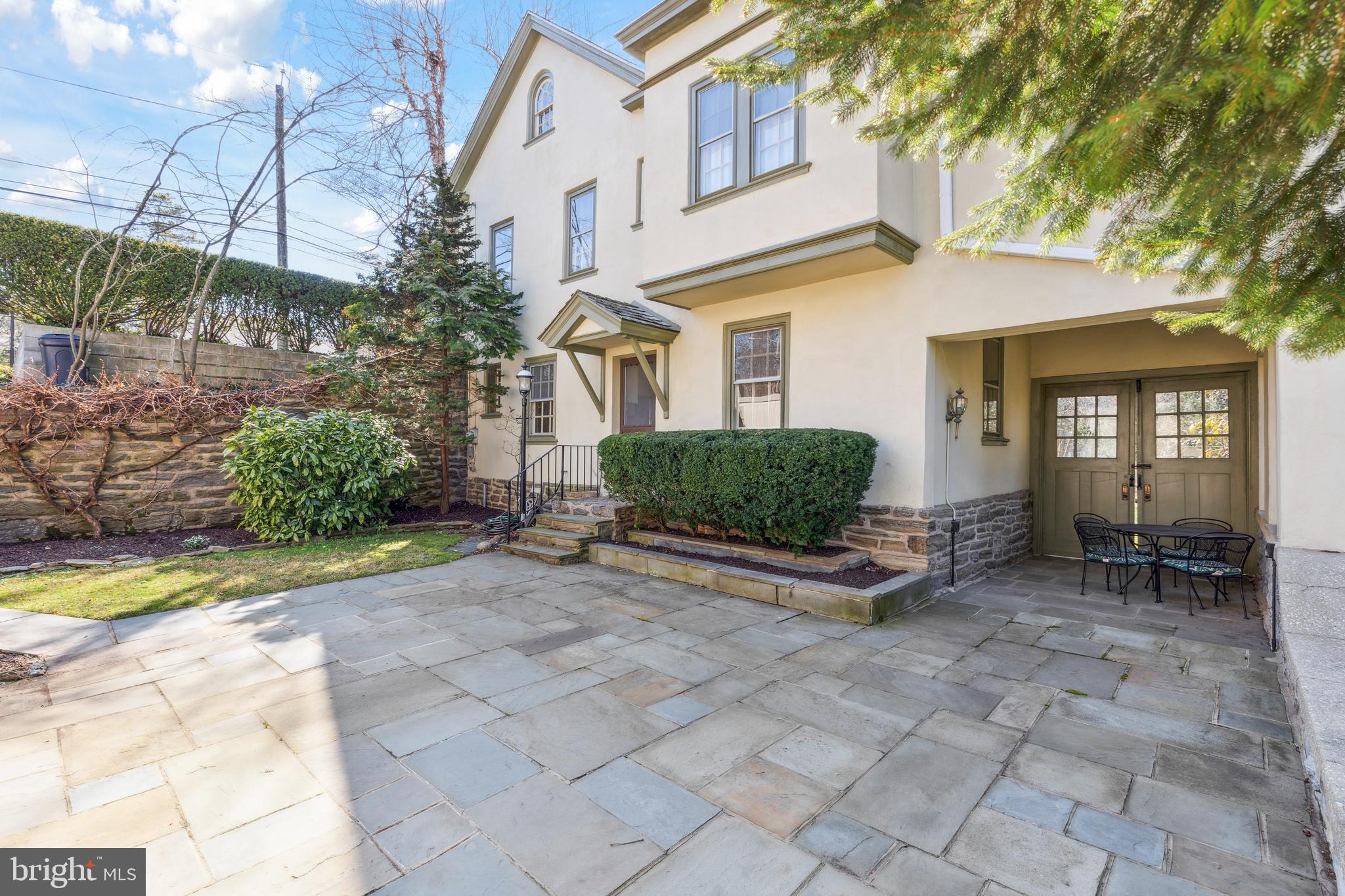15 W HAMPTON ROAD