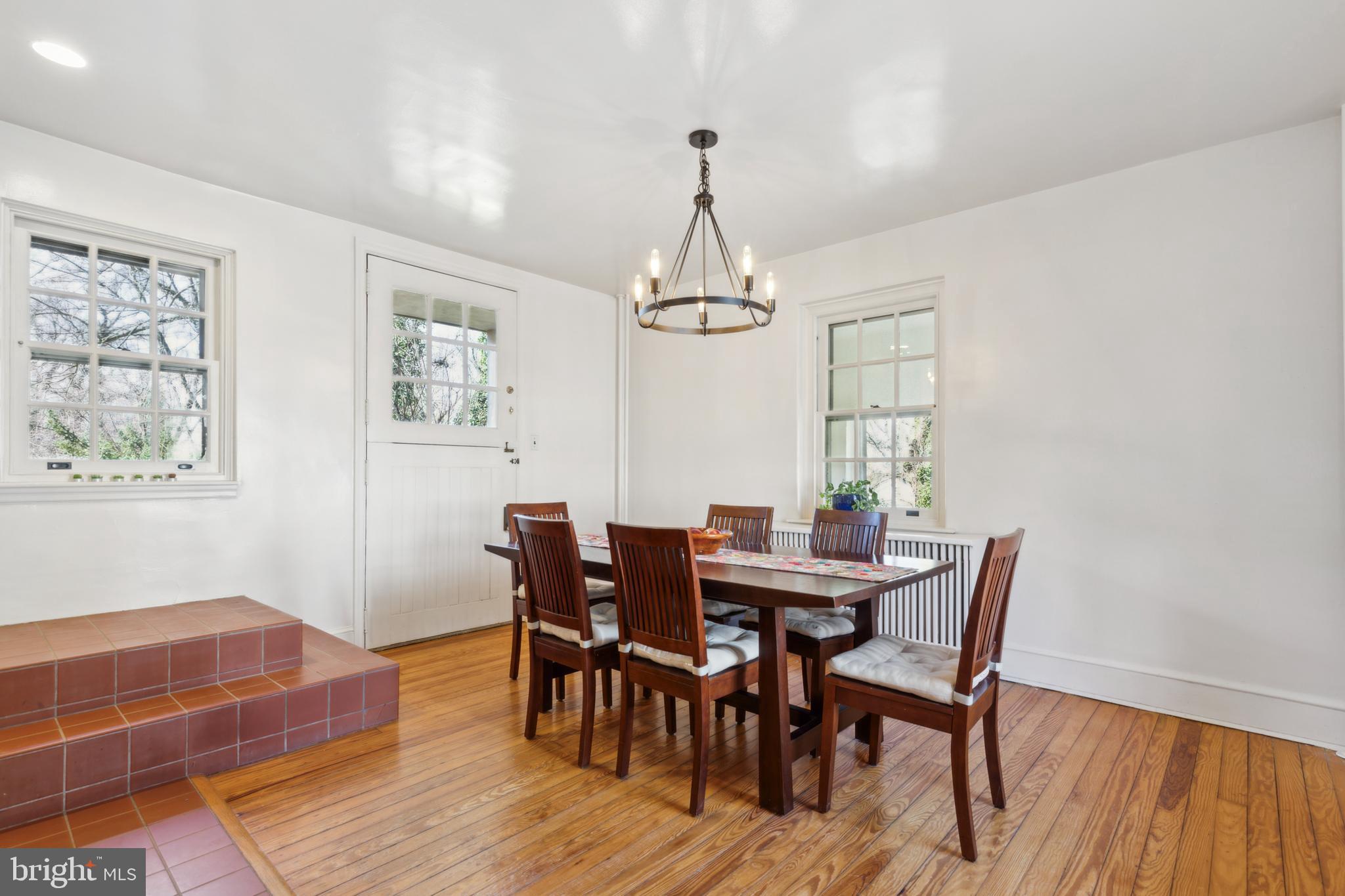 15 W HAMPTON ROAD