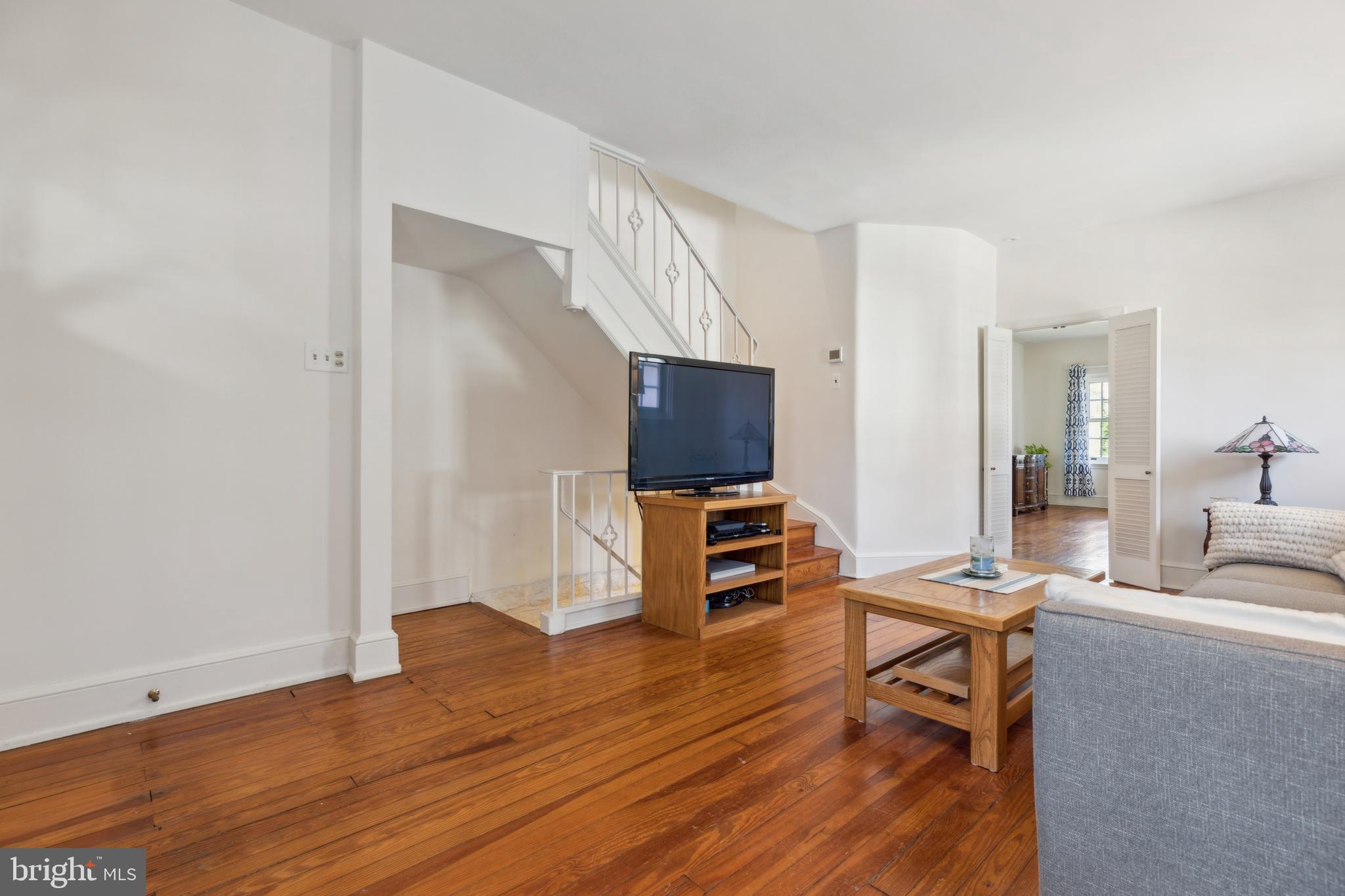 15 W HAMPTON ROAD