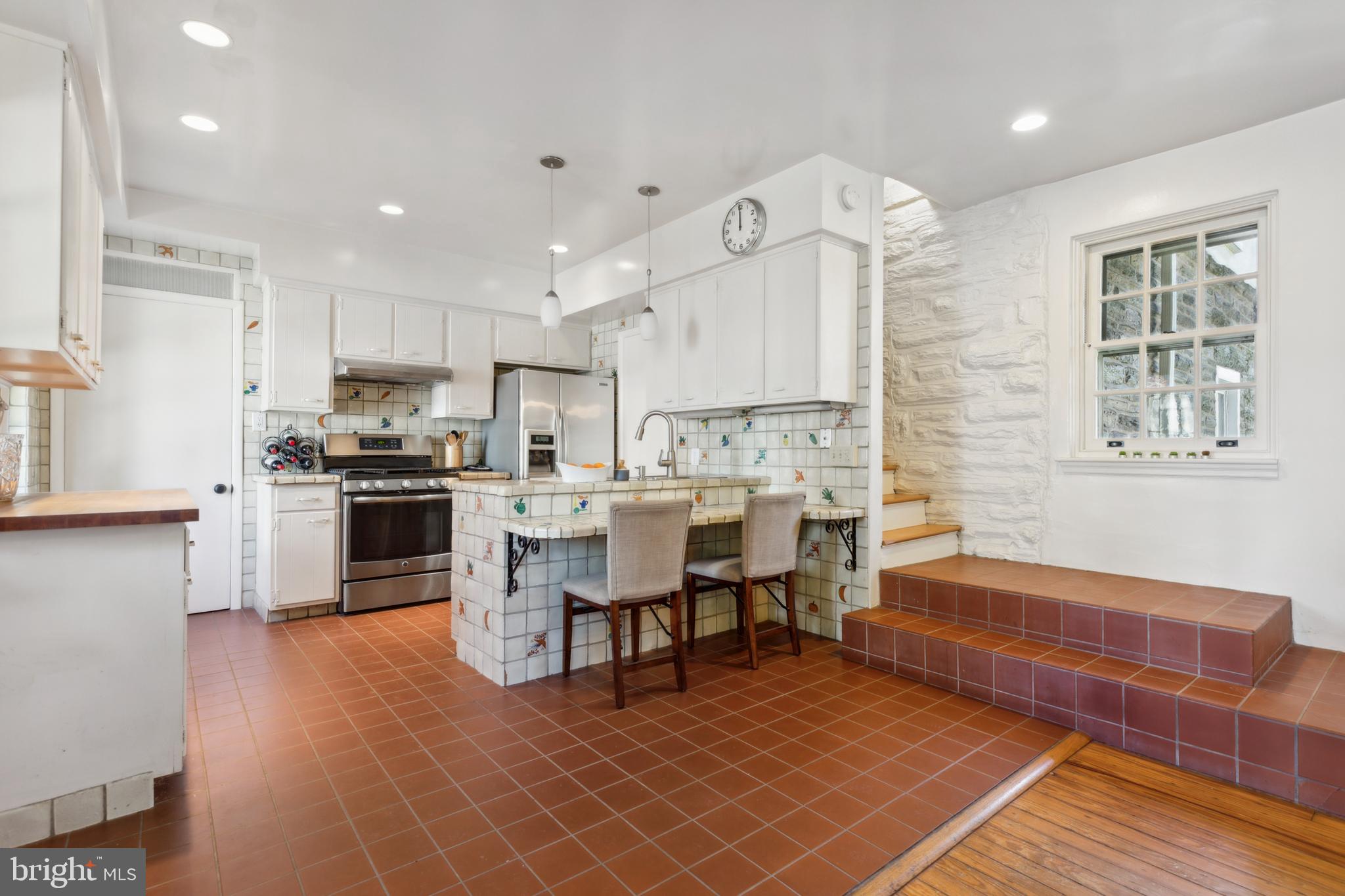15 W HAMPTON ROAD