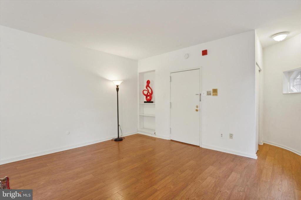 924 SPRUCE STREET 102
