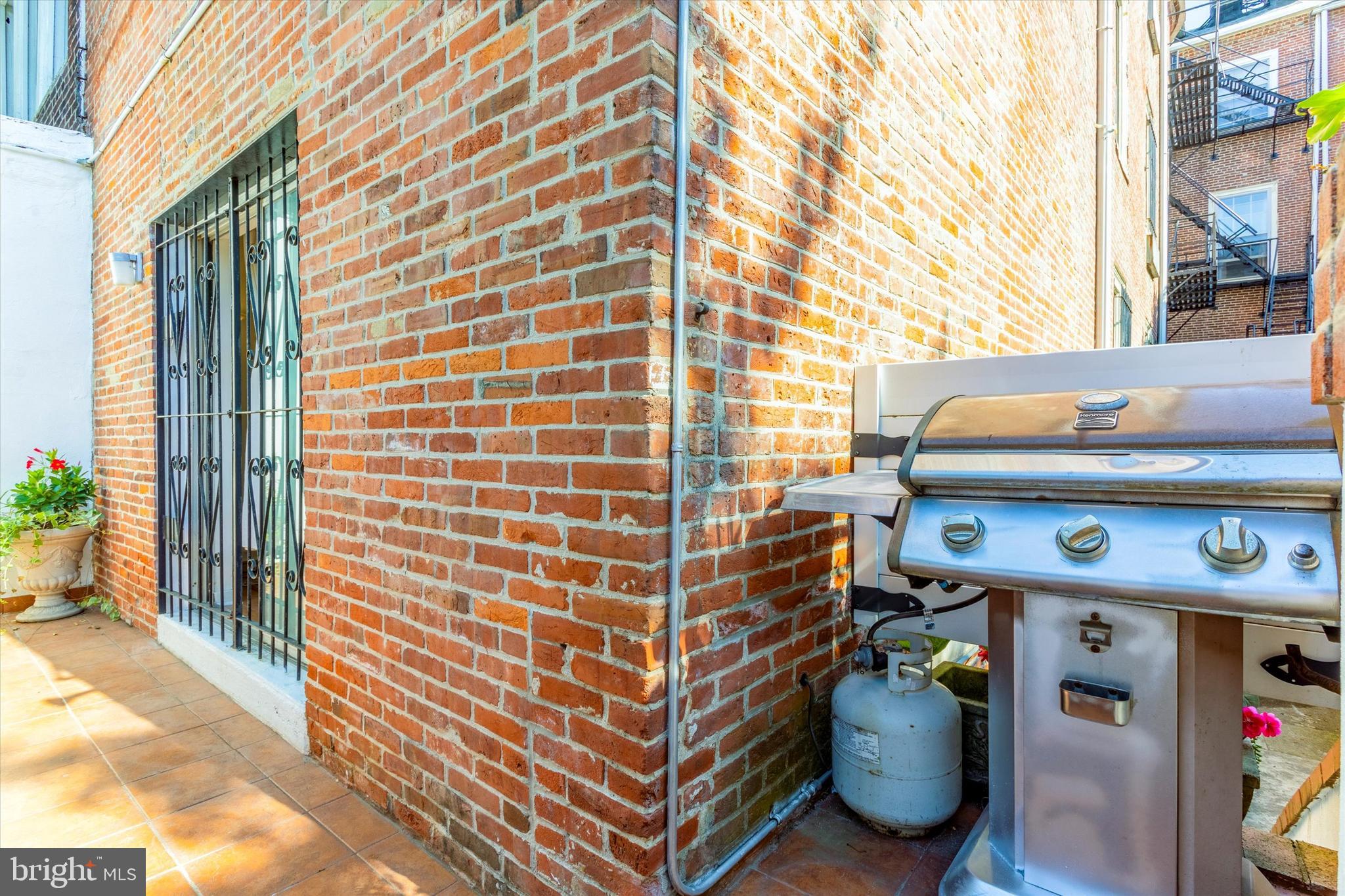 924 SPRUCE STREET 102