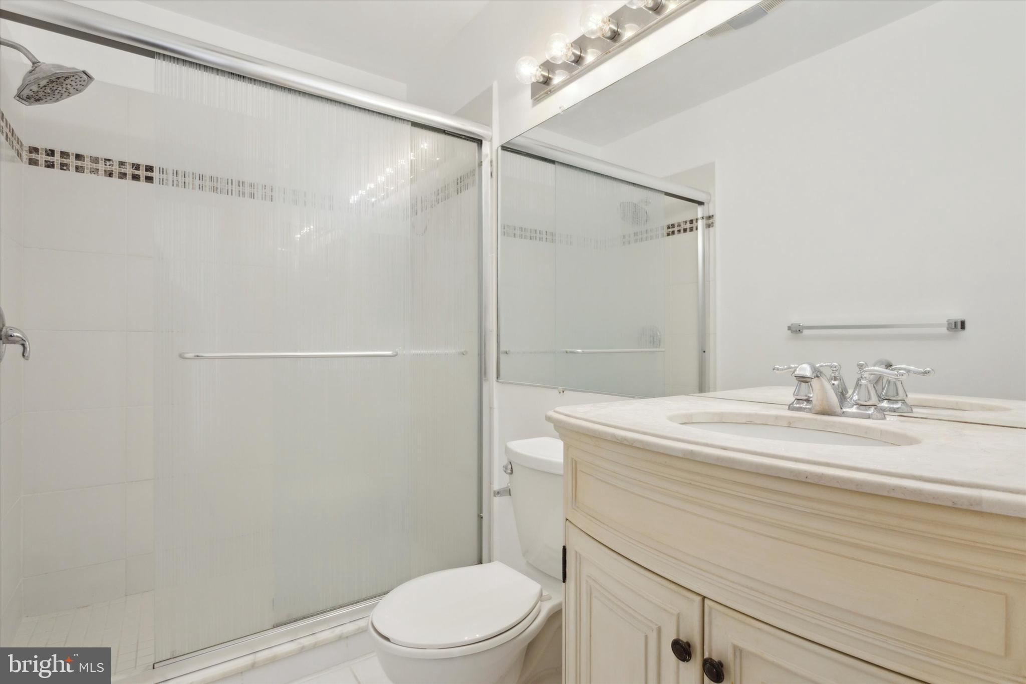 924 SPRUCE STREET 102