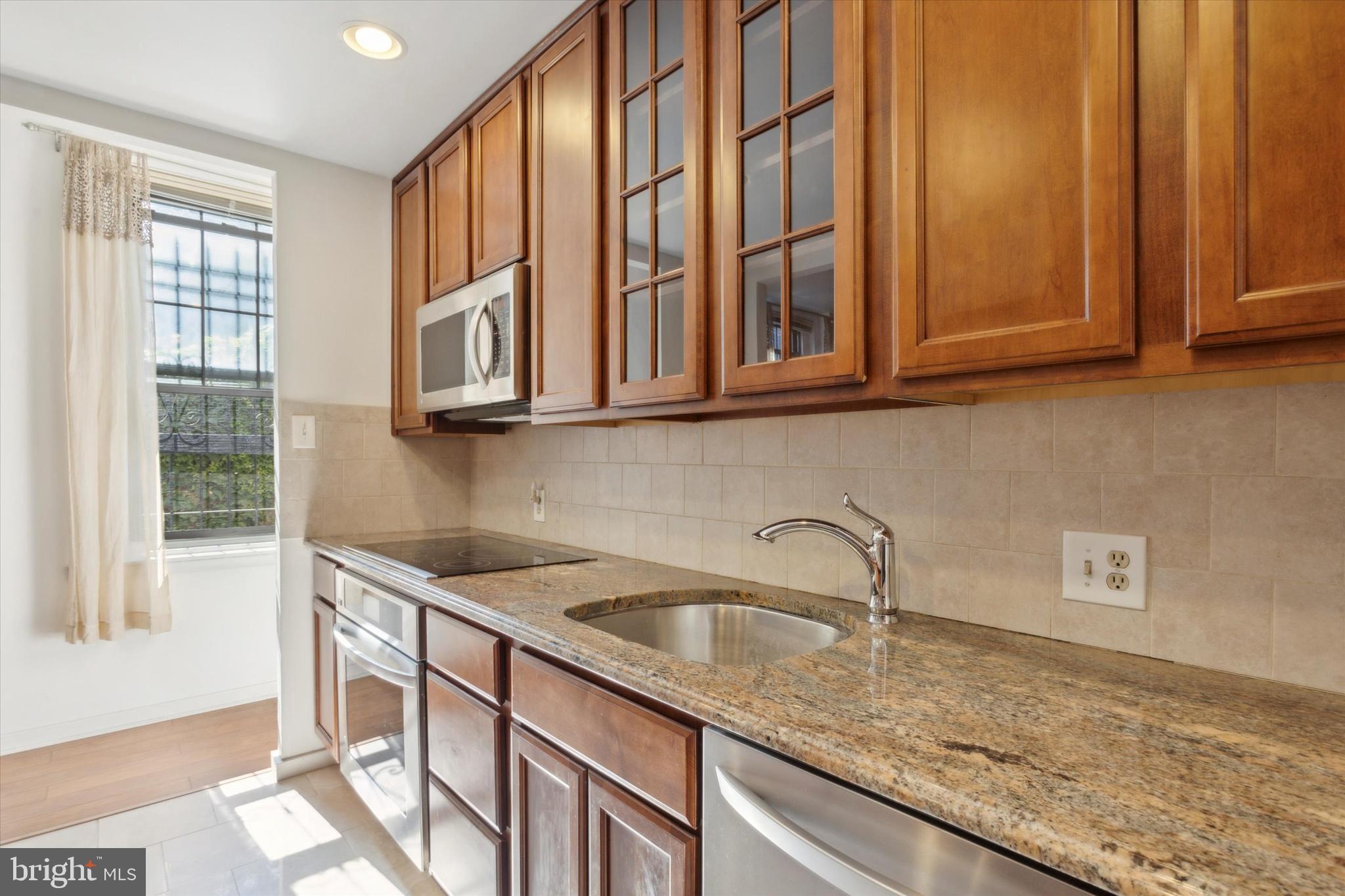 924 SPRUCE STREET 102