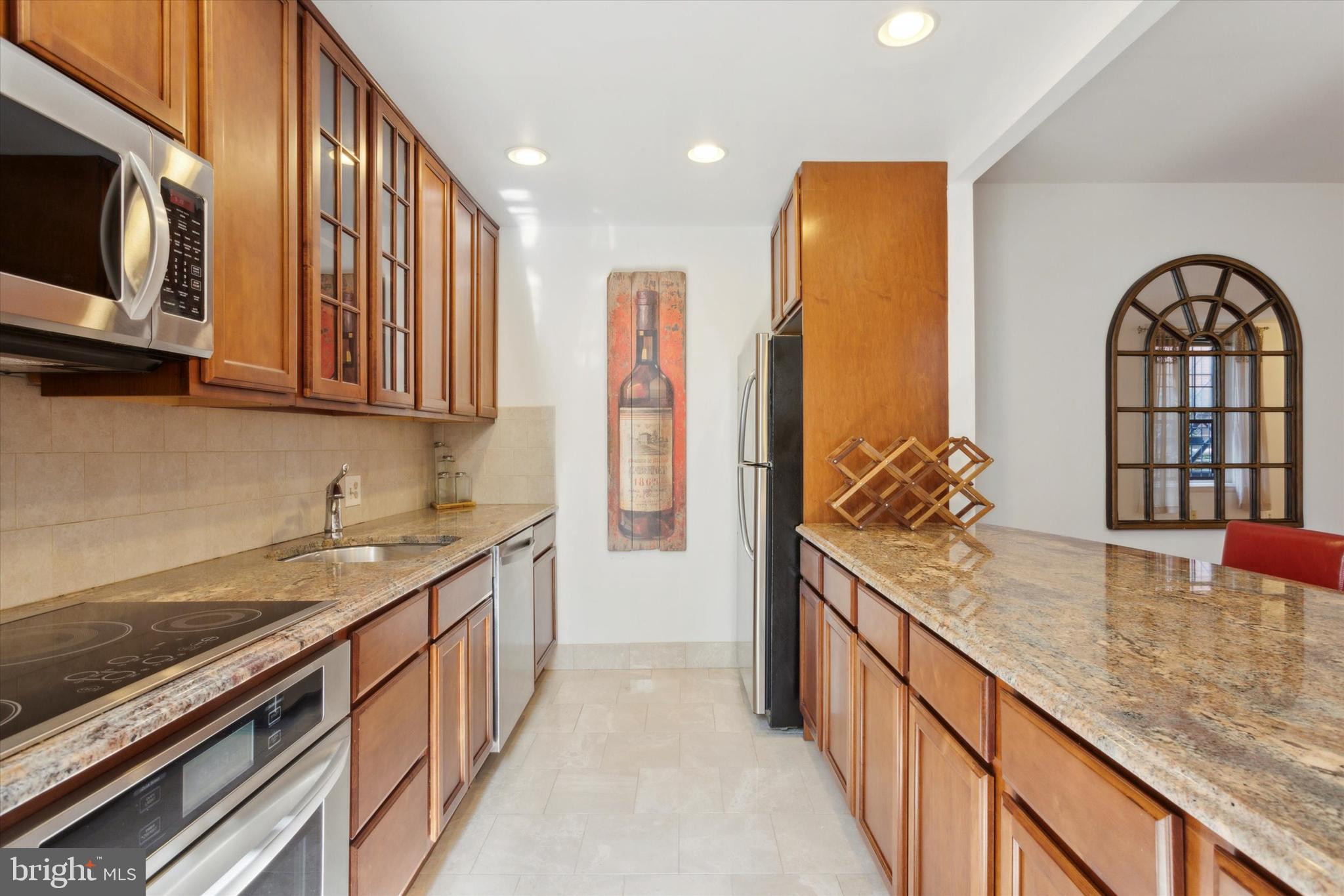924 SPRUCE STREET 102