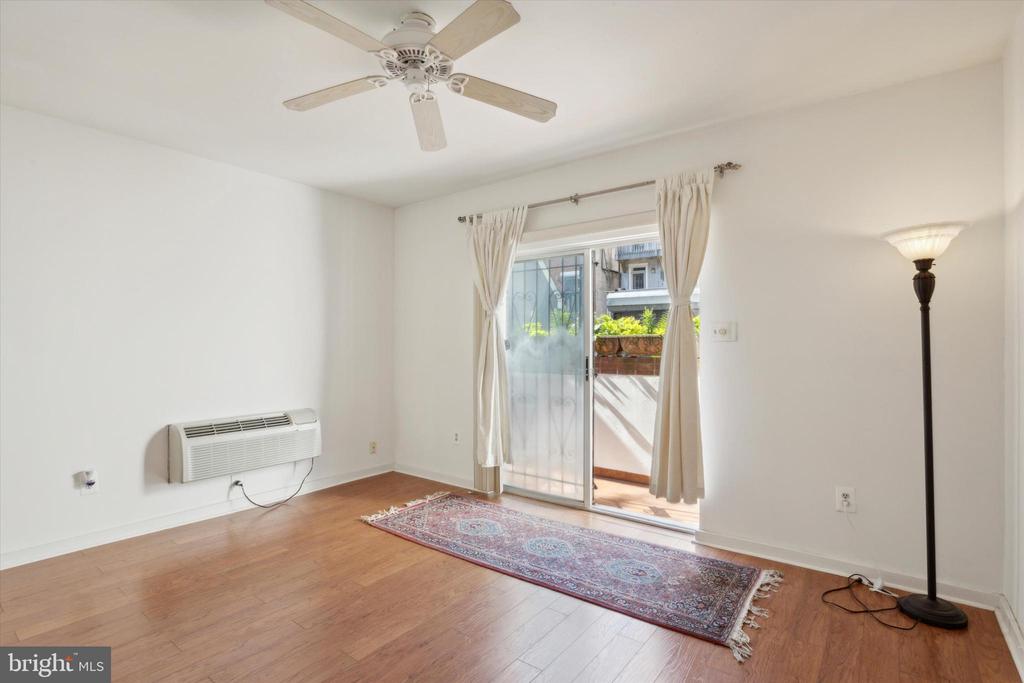 924 SPRUCE STREET 102