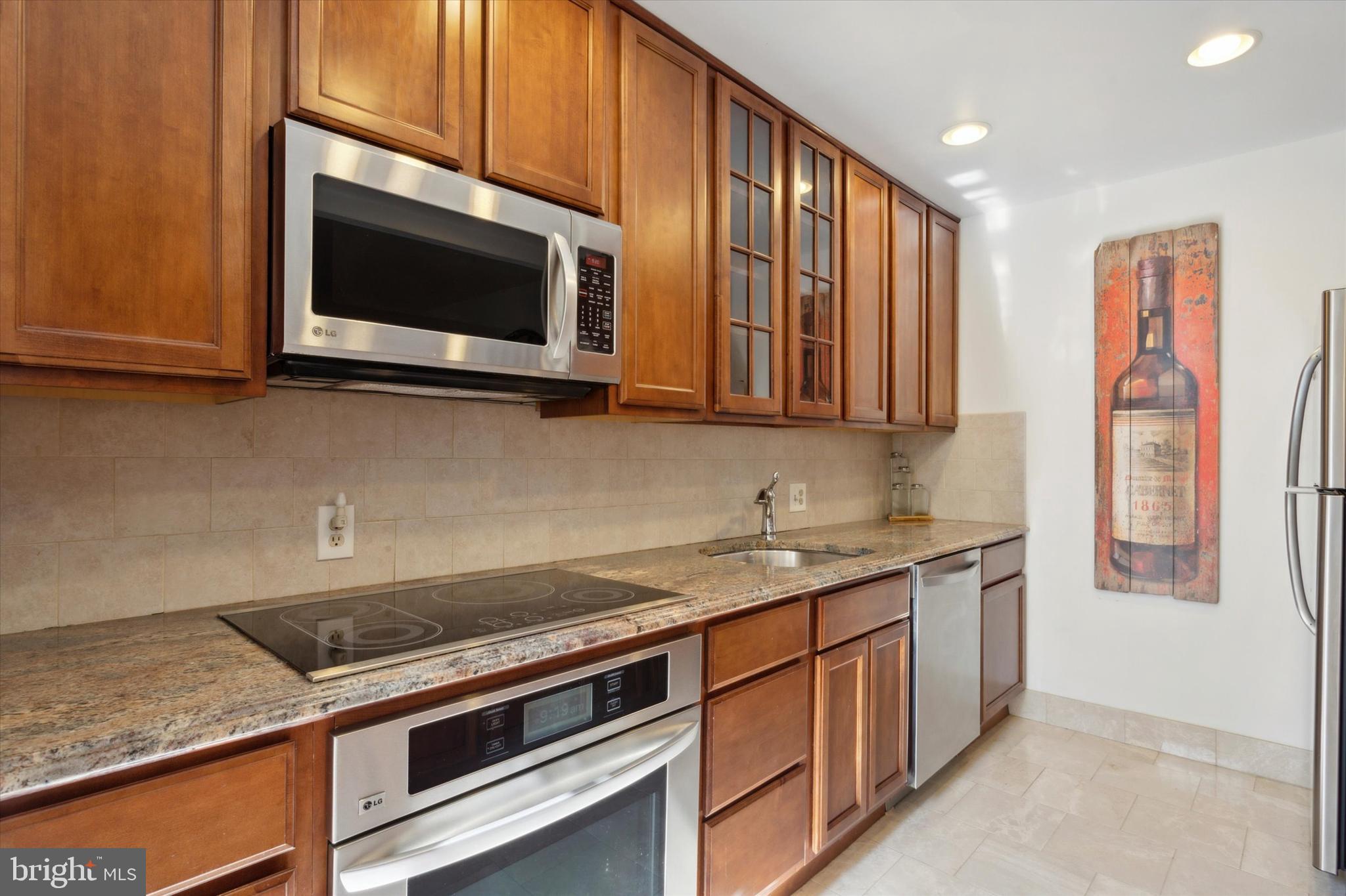 924 SPRUCE STREET 102