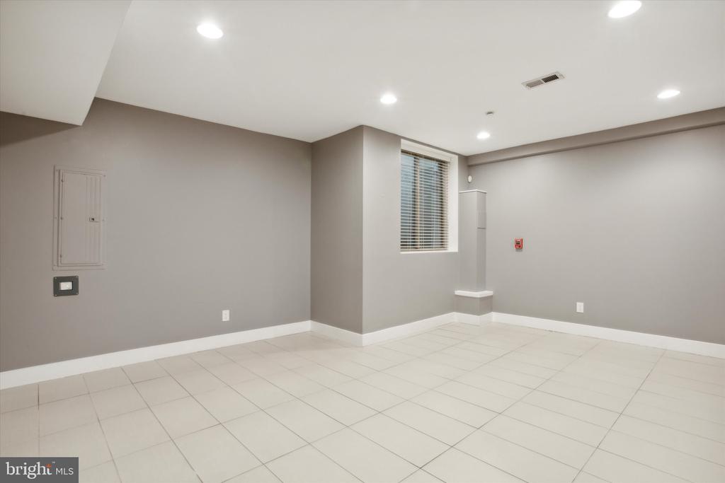 906 N 16TH STREET 1