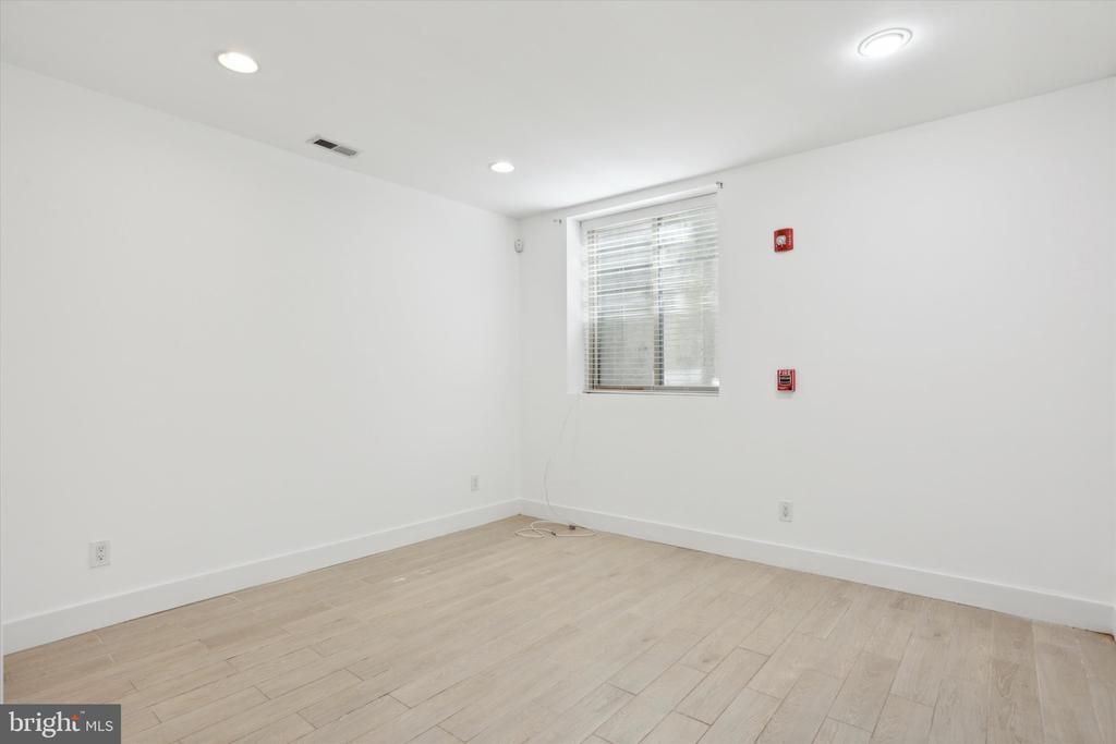 906 N 16TH STREET 1