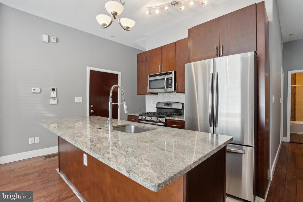 906 N 16TH STREET 1