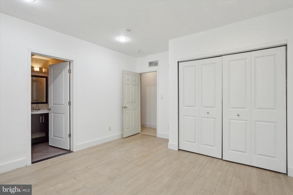 906 N 16TH STREET 1