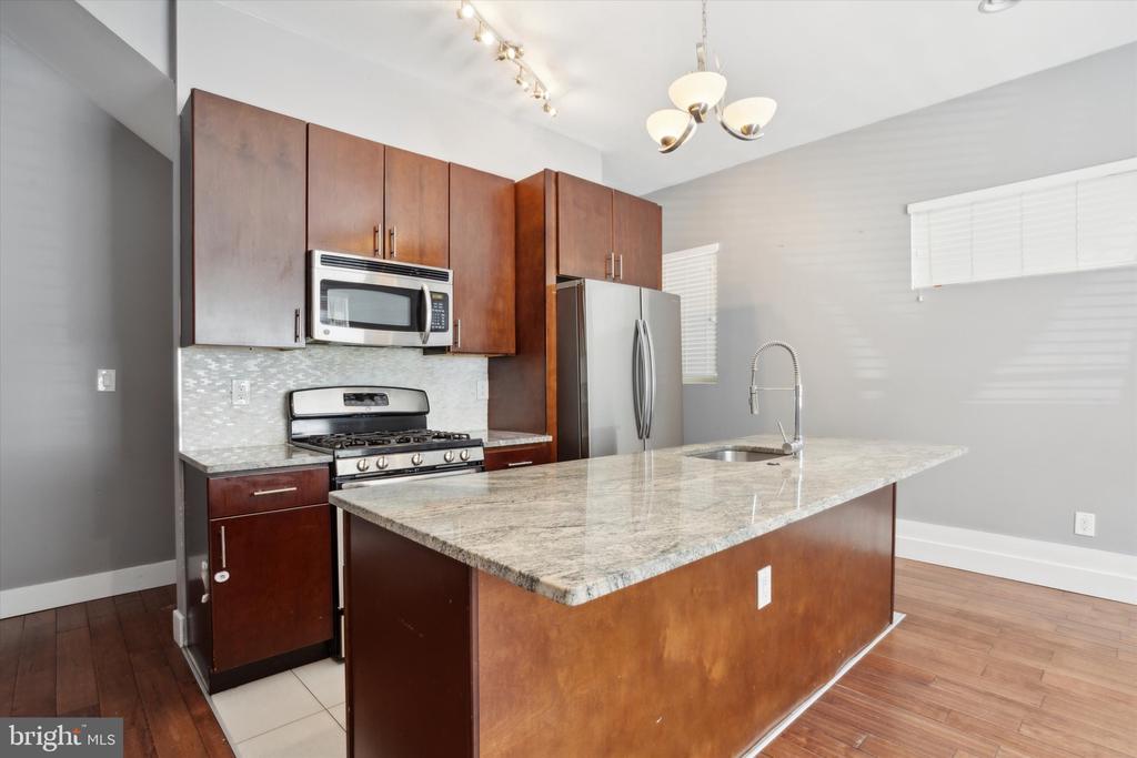 906 N 16TH STREET 1