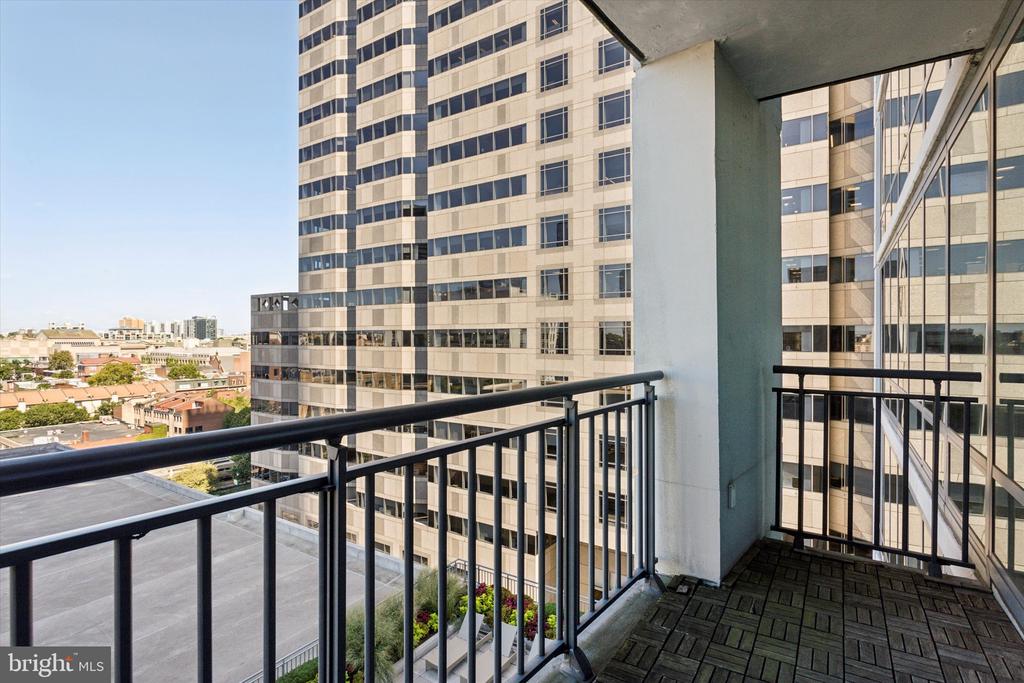 2101 MARKET STREET 808