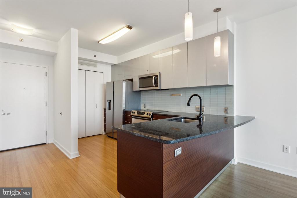 2101 MARKET STREET 808
