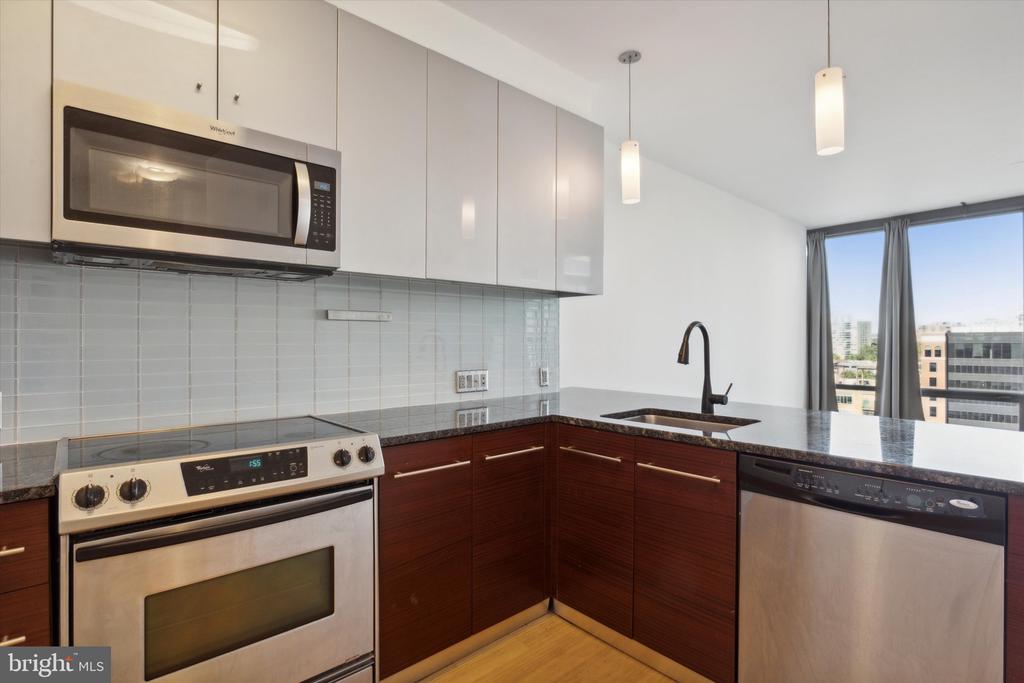 2101 MARKET STREET 808