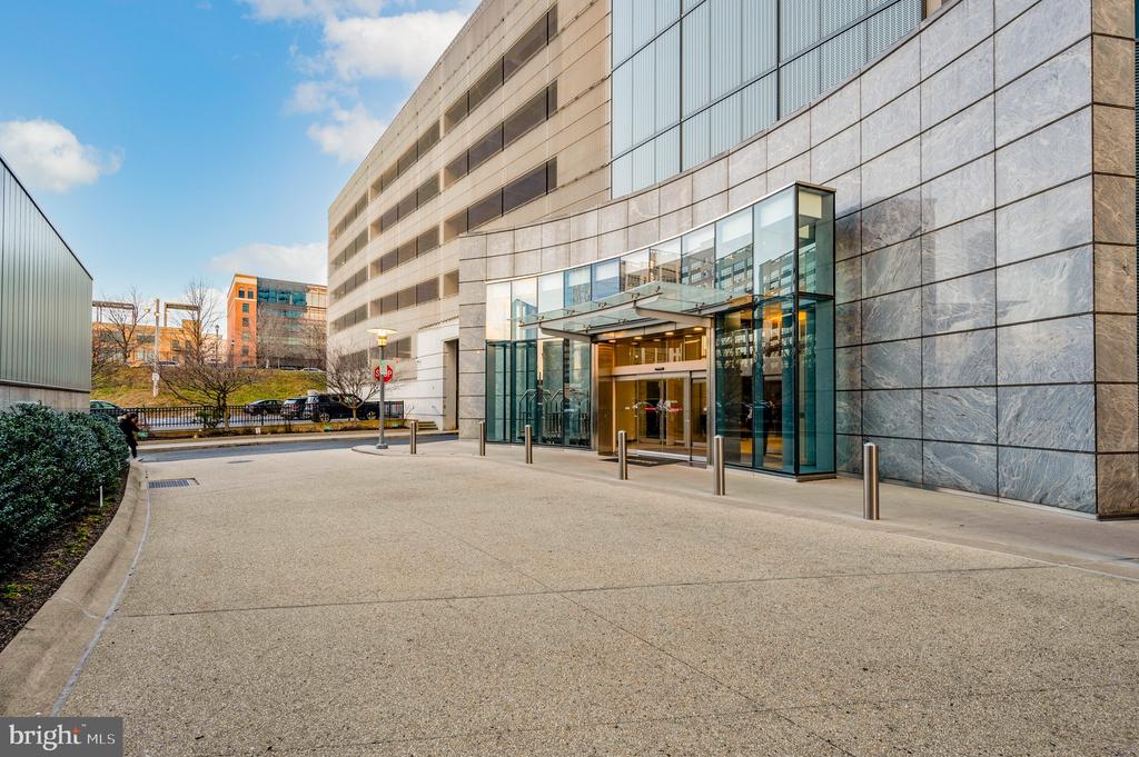 2101 MARKET STREET 808