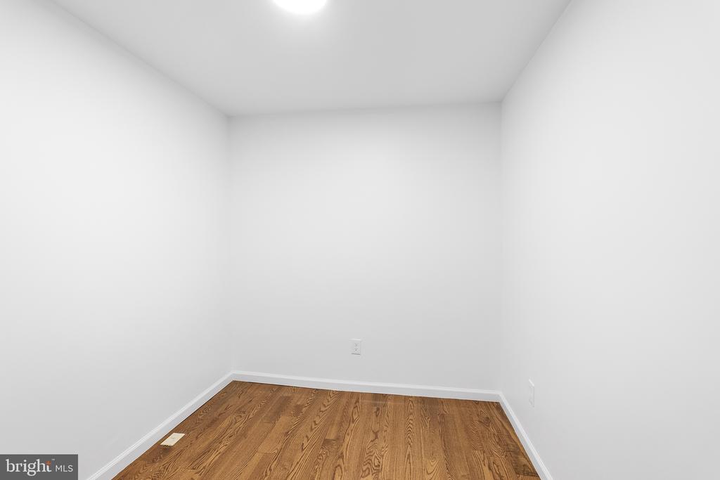 809 GREENWICH STREET