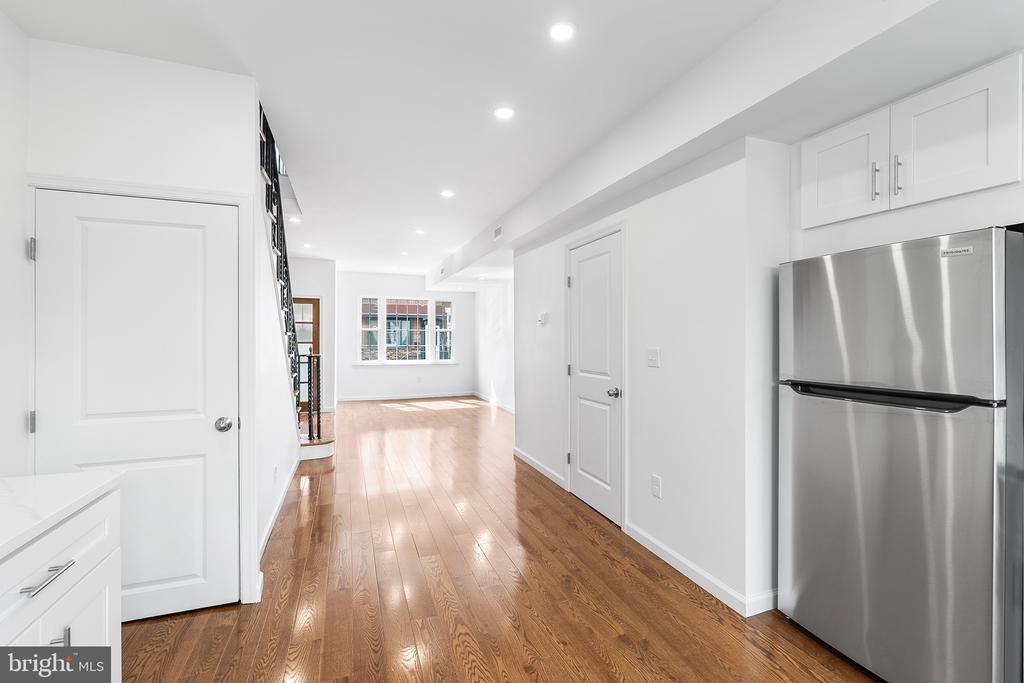 809 GREENWICH STREET