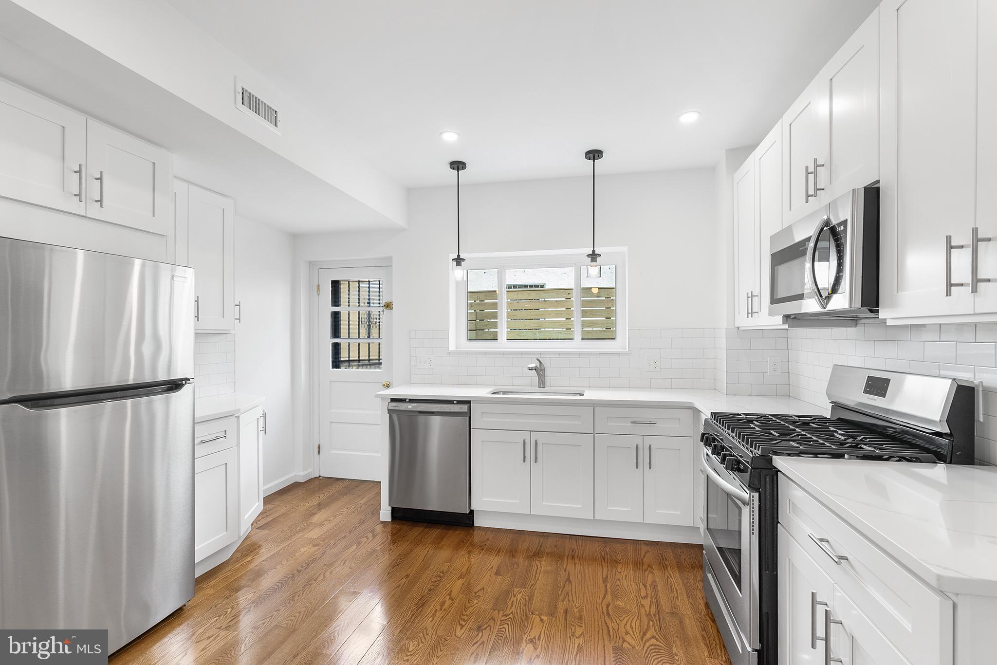 809 GREENWICH STREET