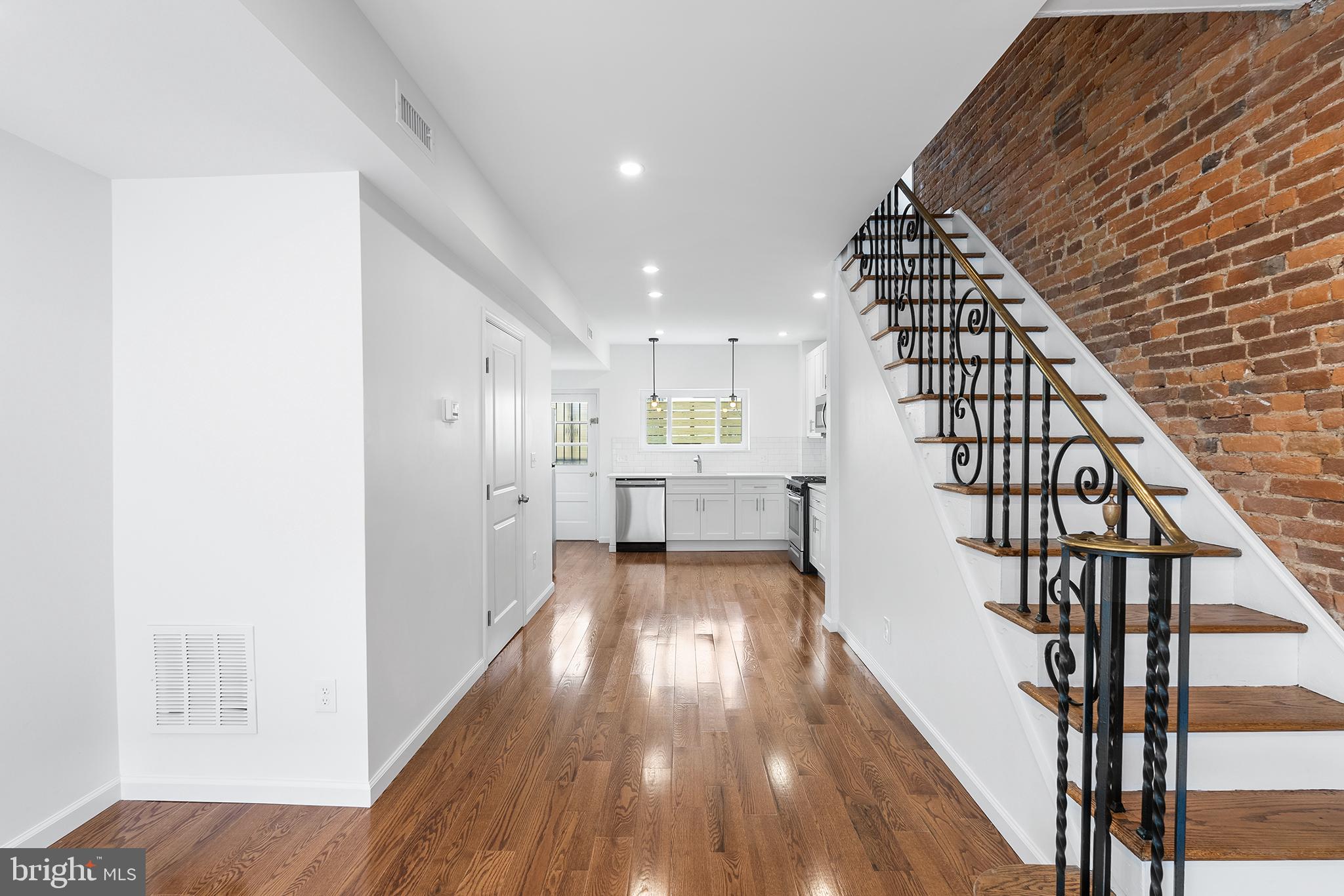 809 GREENWICH STREET