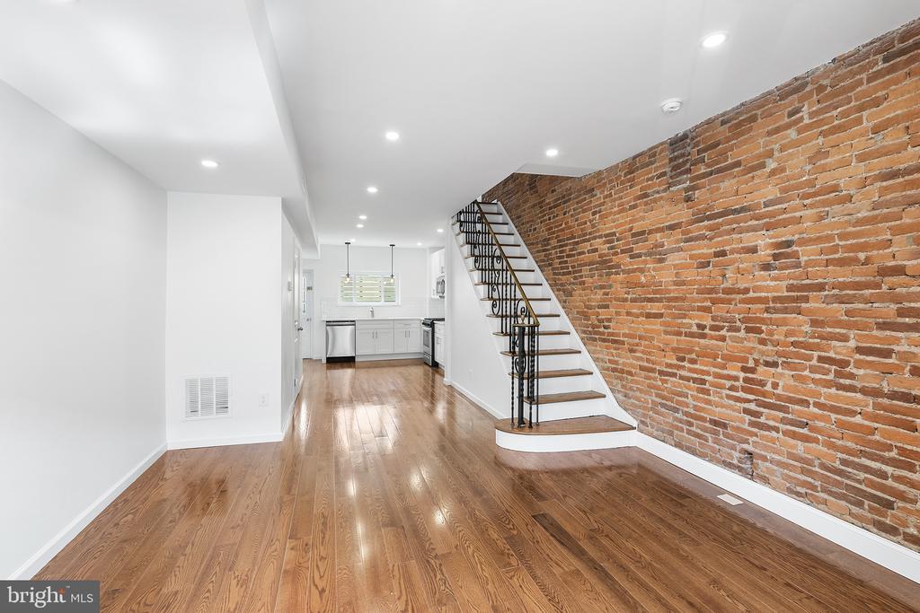 809 GREENWICH STREET