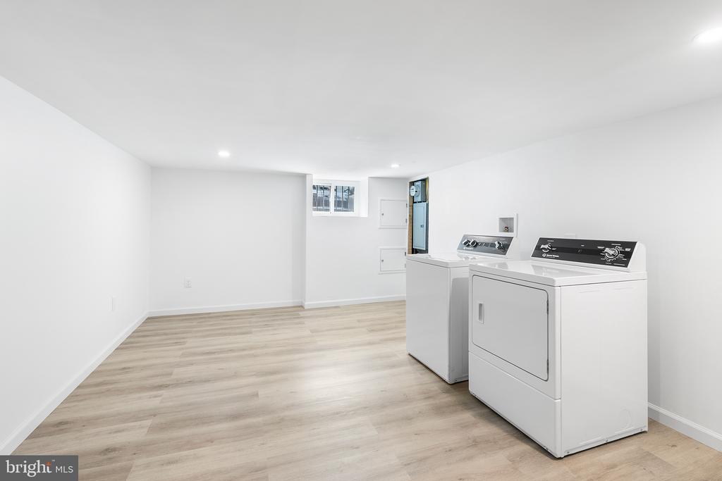 809 GREENWICH STREET