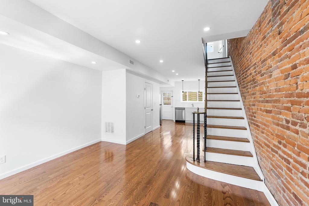 809 GREENWICH STREET
