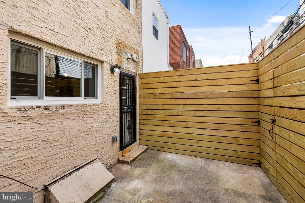 809 GREENWICH STREET