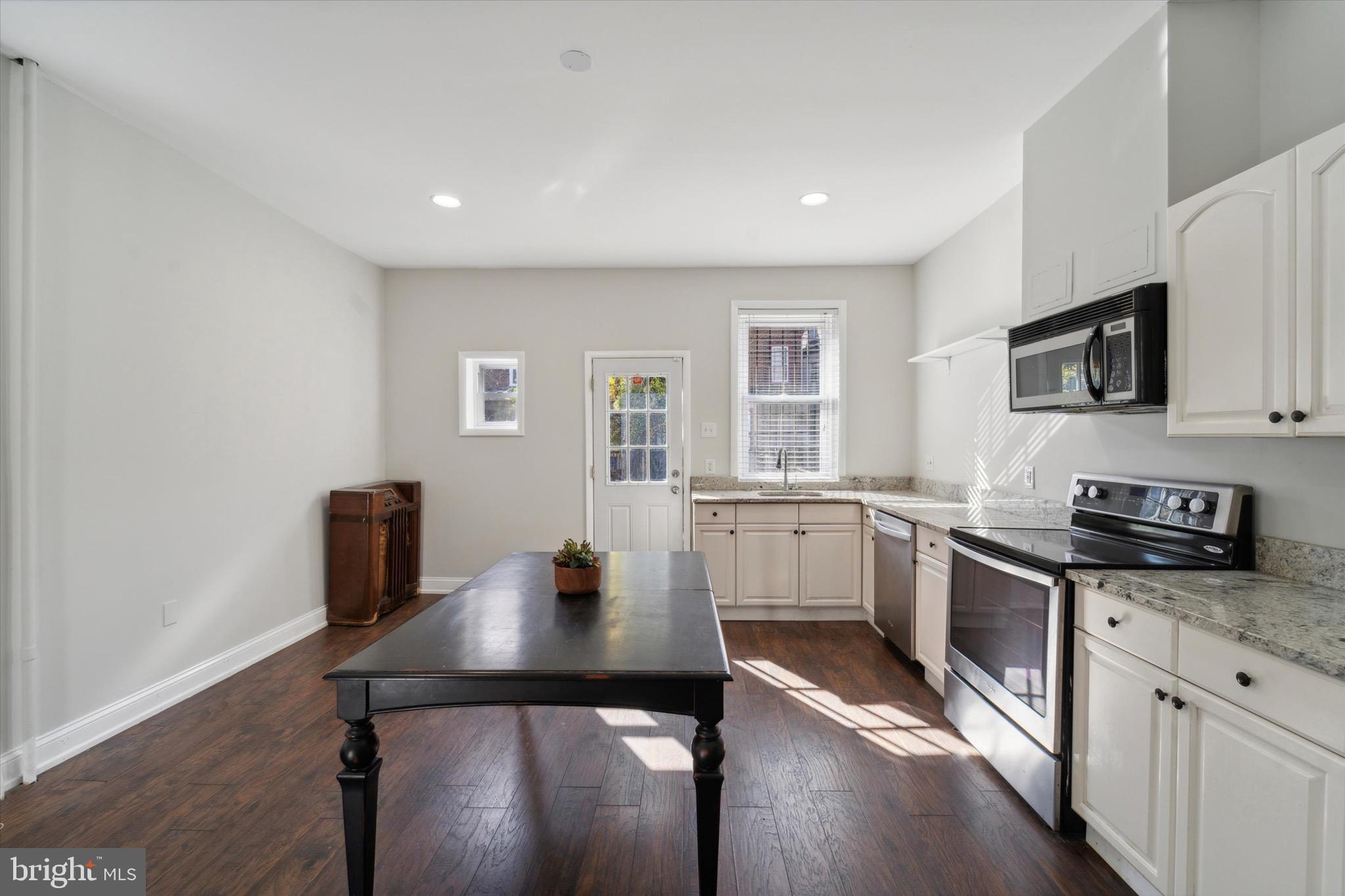 5132 LARCHWOOD AVENUE