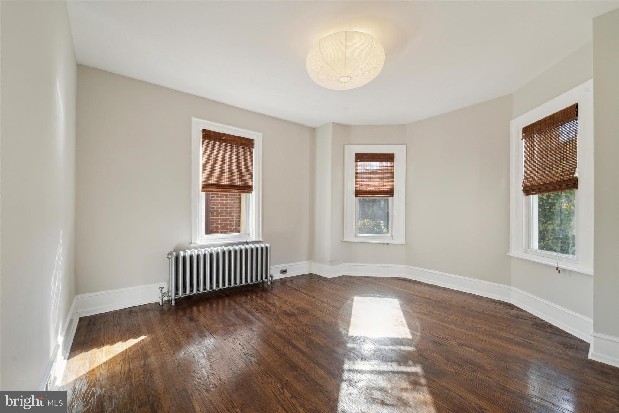 5132 LARCHWOOD AVENUE