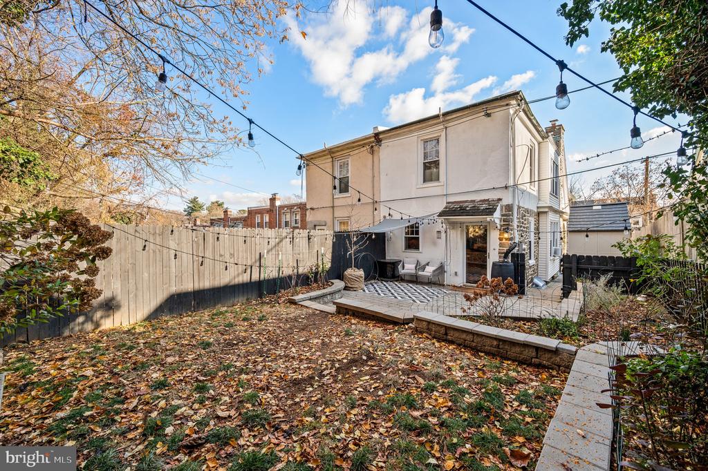 562 MONASTERY AVENUE