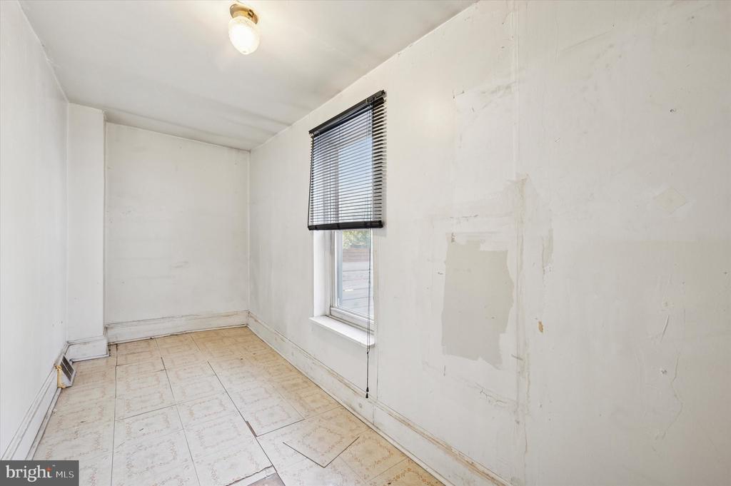 121 W SHARPNACK STREET