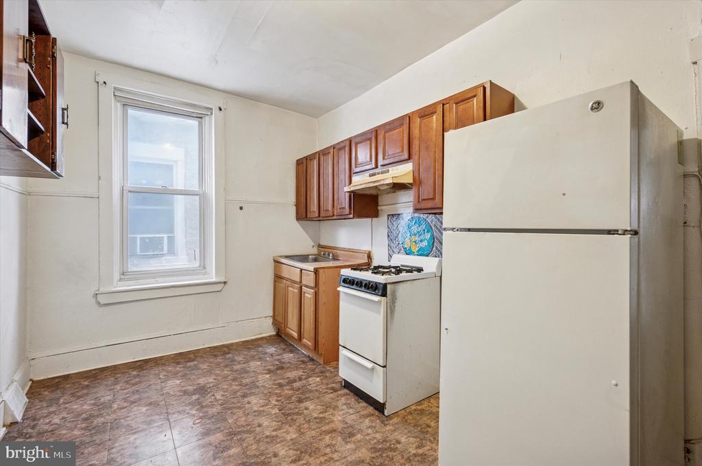 121 W SHARPNACK STREET