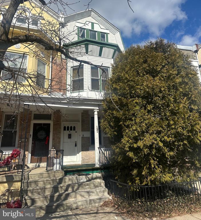 121 W SHARPNACK STREET