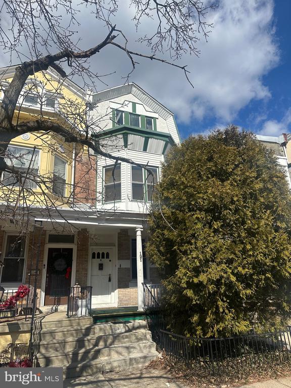 121 W SHARPNACK STREET