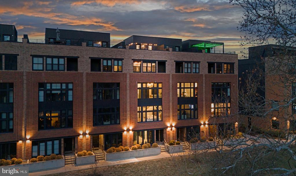 4582 RIVERSIDE WAY