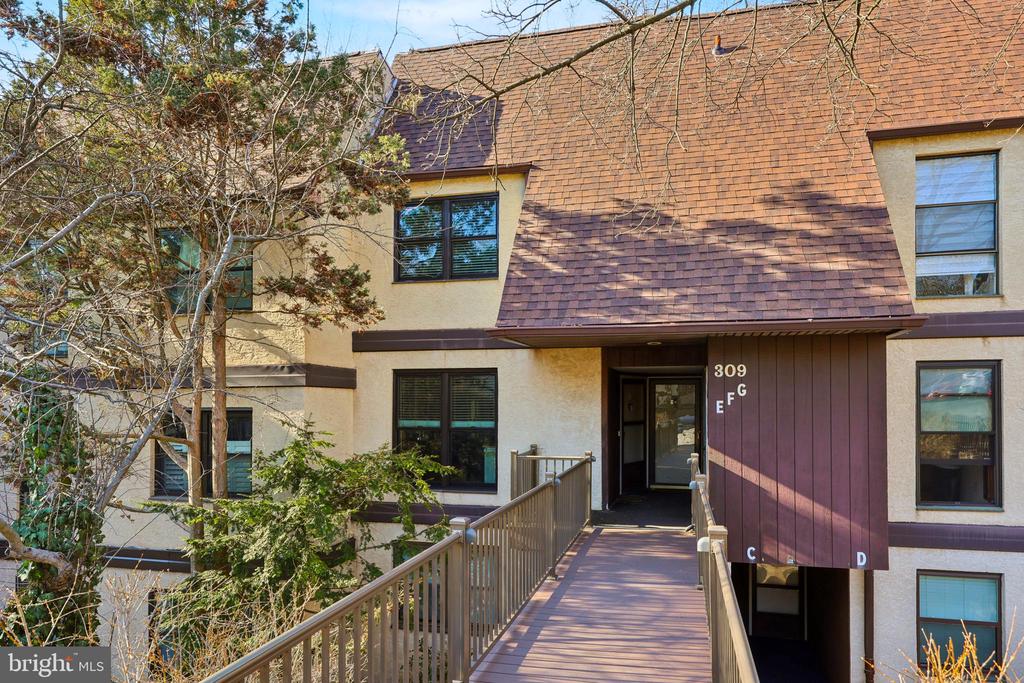 309 SHAWMONT AVENUE 2E