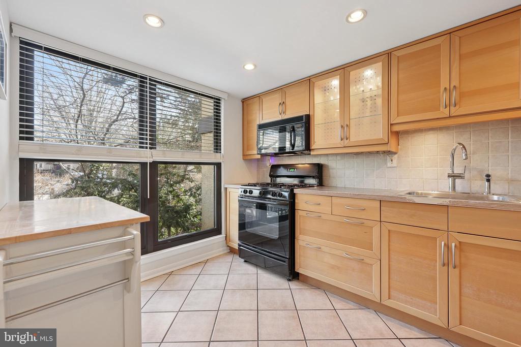 309 SHAWMONT AVENUE 2E