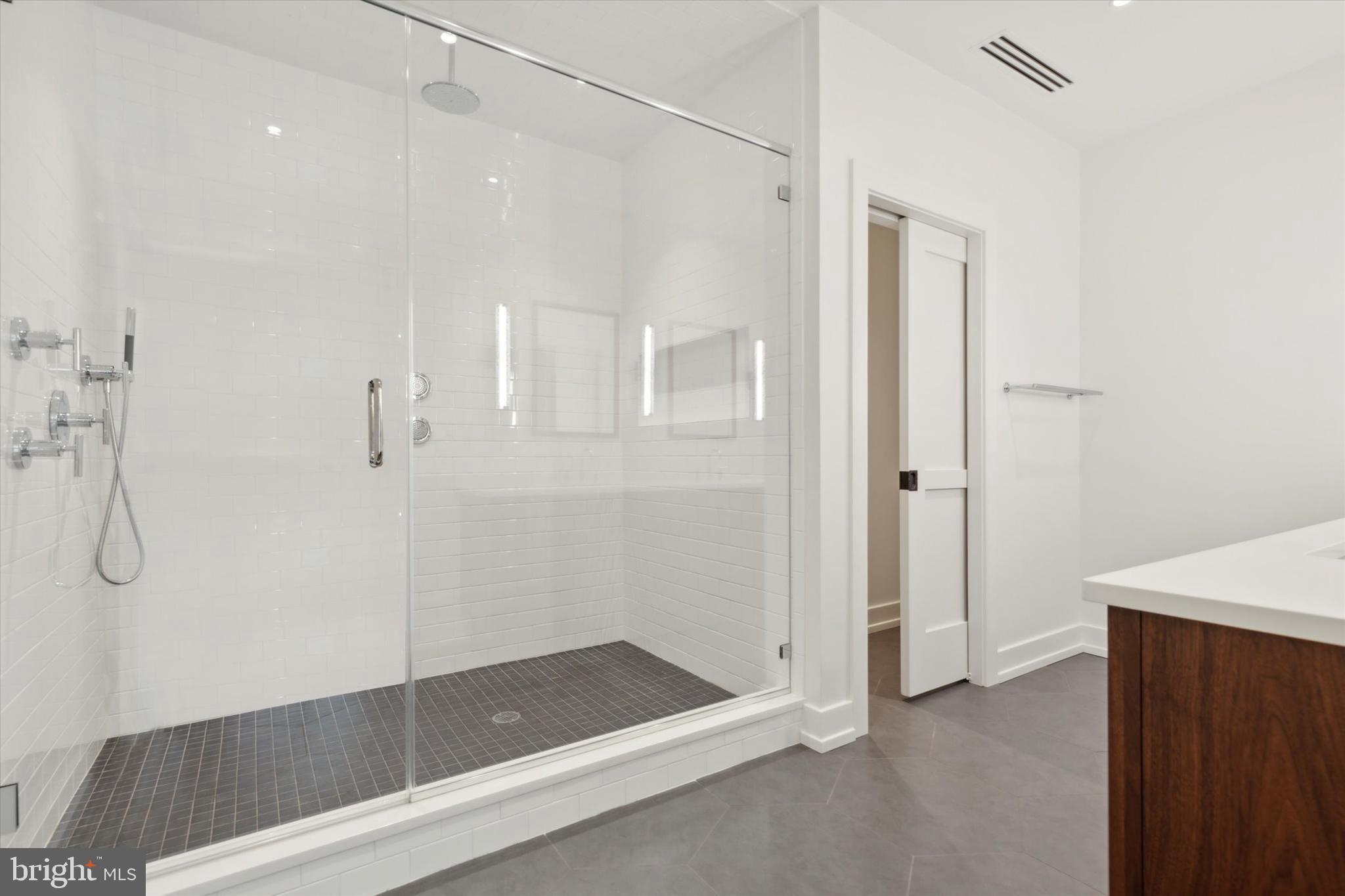 8200 GERMANTOWN AVENUE 3E